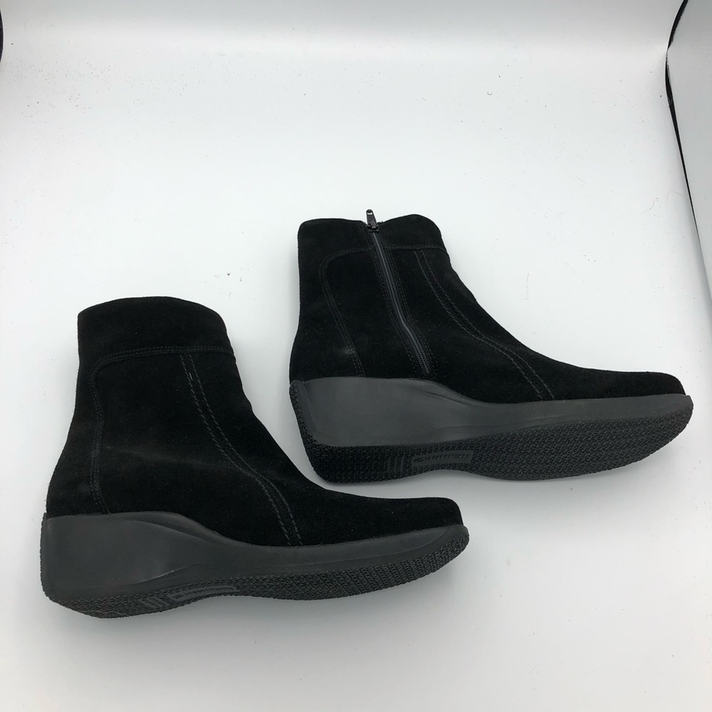 La Canadienne Women’s Suede wedge ankle boots booties black size 7 M